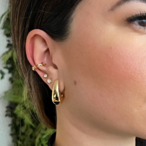 Brinco ear hook vírgula banhado em ouro 18k - Imagem 2