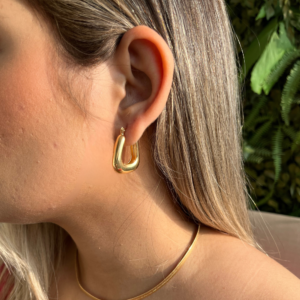 Brinco argola grossa em U banhado em ouro 18k - Imagem 2