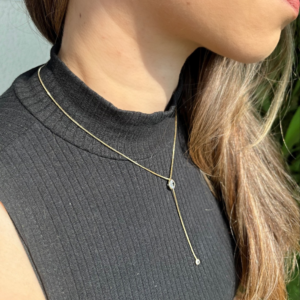 Colar gravatinha com ponto de luz banhado em ouro 18k - Imagem 2